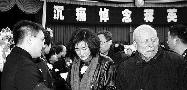 蒋英:我国女高音家,嫁给钱学森,成就学生李双江,活成一代传奇