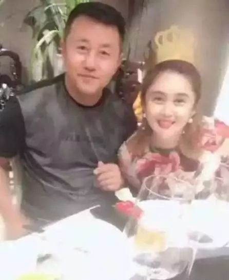 55岁王长贵晒近况小19岁娇妻撞脸赵本山徒弟关婷娜