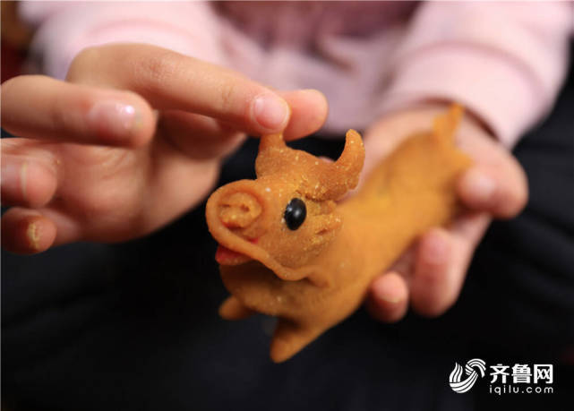 组图|捏豆面灯 迎元宵节