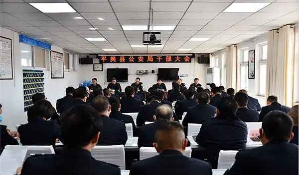 河南平舆县公安局原局长卞凤禄放高利贷与他人非法同居生子