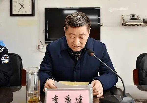 河南平舆县公安局原局长卞凤禄:放高利贷,与他人非法同居生子!