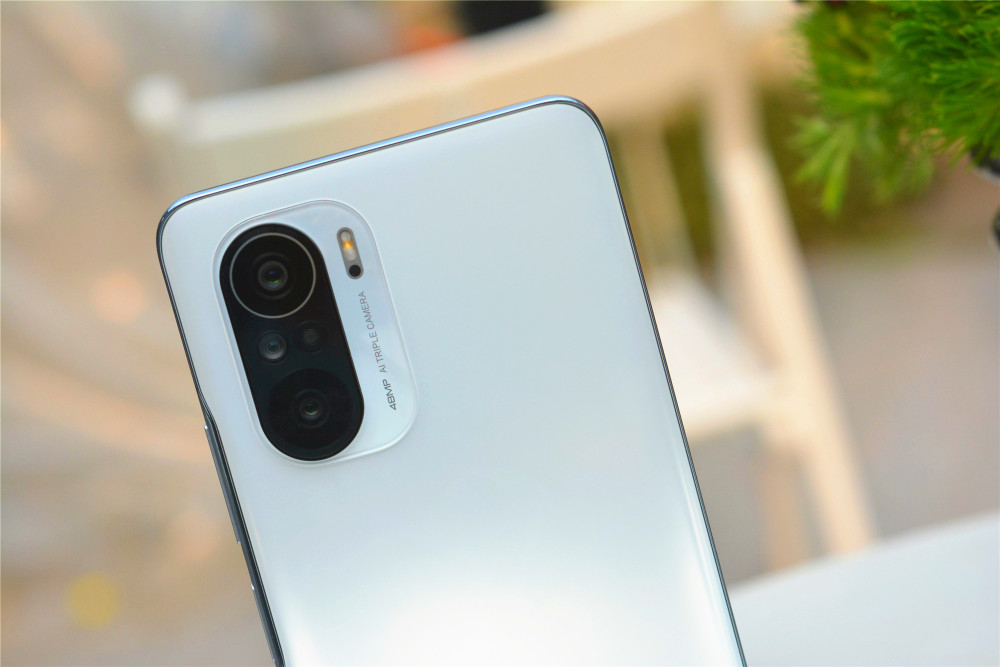 全球最好直屏!redmi k40正式发布,价格依然是大杀器