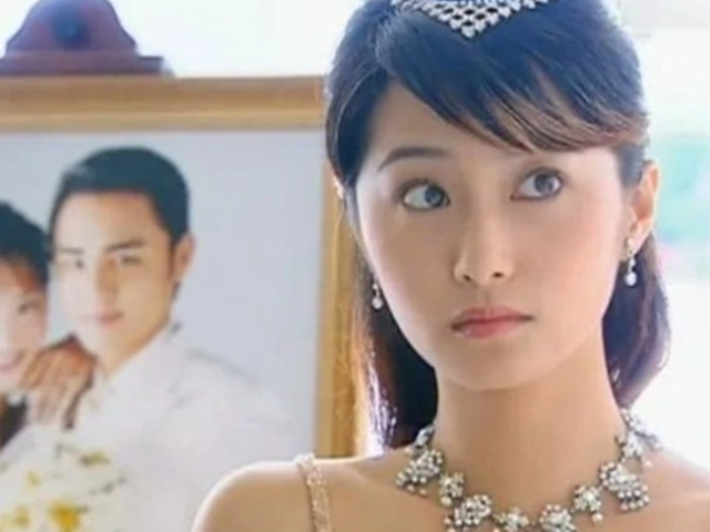 但她曾经在偶像剧《微笑pasta》和人气很高的剧《王子变青蛙》中饰演