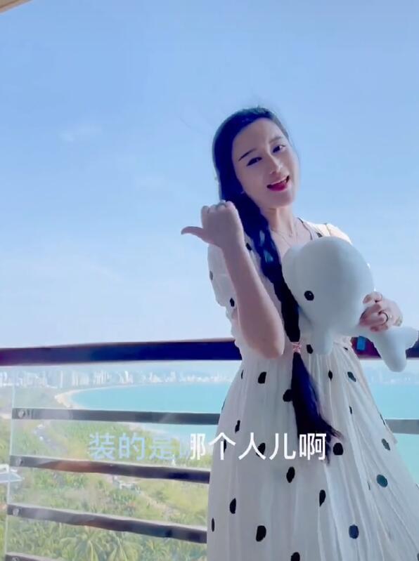 70岁张纪中获娇妻表白心上人,39岁杜星霖长发白裙美成