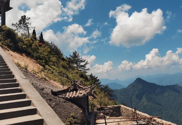 江西上饶一处不知名的山,是国家4a级旅游景点,声誉越来越高