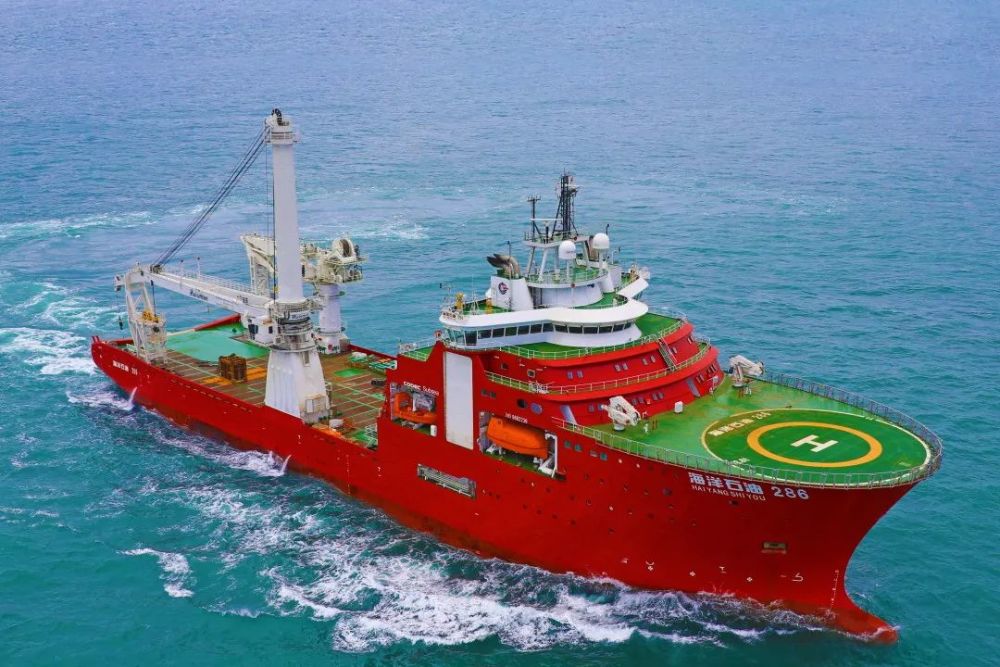 我国首艘3000米多功能水下作业支持船"海洋石油286"