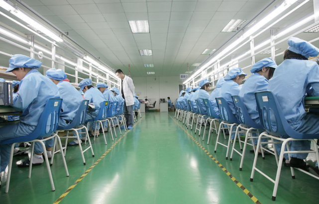 深圳某工厂:工人工资不超过5k,不让员工喝水,工作餐还是馊的