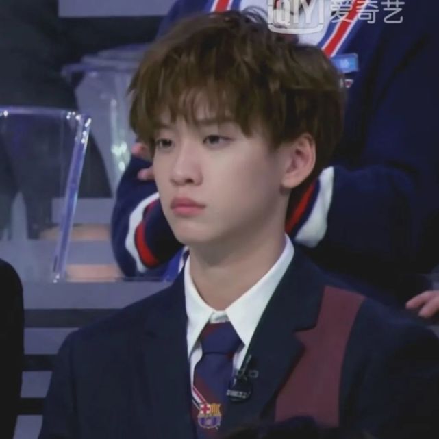 【头像】余景天