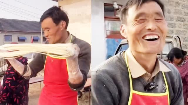 拉面哥请刘德华喝拉面真实原因曝光正能量偶像值得央视点赞