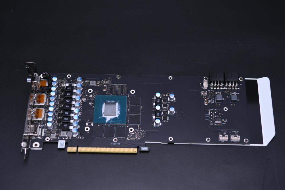 igame geforce rtx 3060 ultra w oc 12g显卡在接口上有3个dp 1.