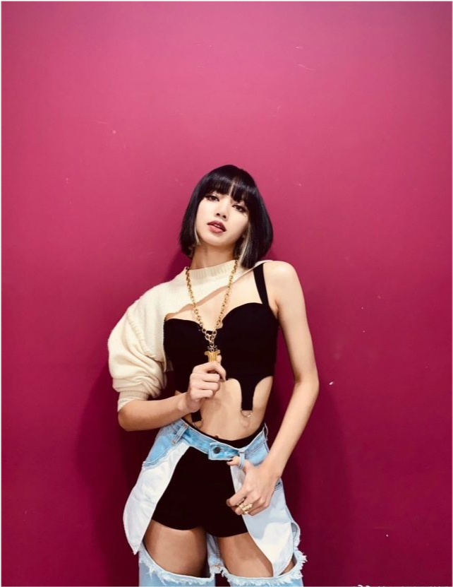 相处起来都感觉很舒服的lisa~在跳舞的时候lisa展现出与众不同的魅力
