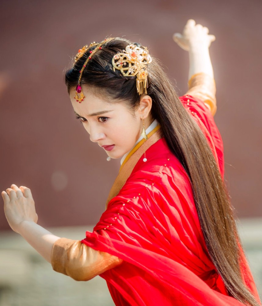 女艺人们的古装红衣造型