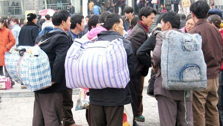 现实的原因许多农民工不再选择去大城市打工其实在家生活也很香