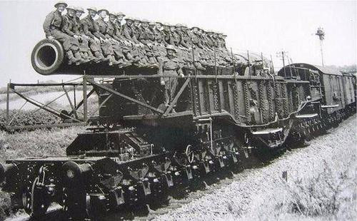 古斯塔夫列车炮:6发炮弹打废一个苏联要塞,操纵一台炮