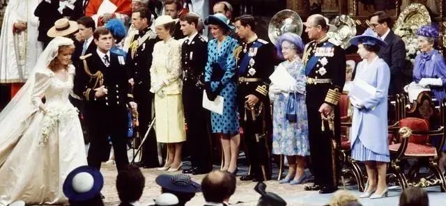 英国女王的四个孩子中,离过婚的就有三个,戴安娜王妃和查尔斯王储