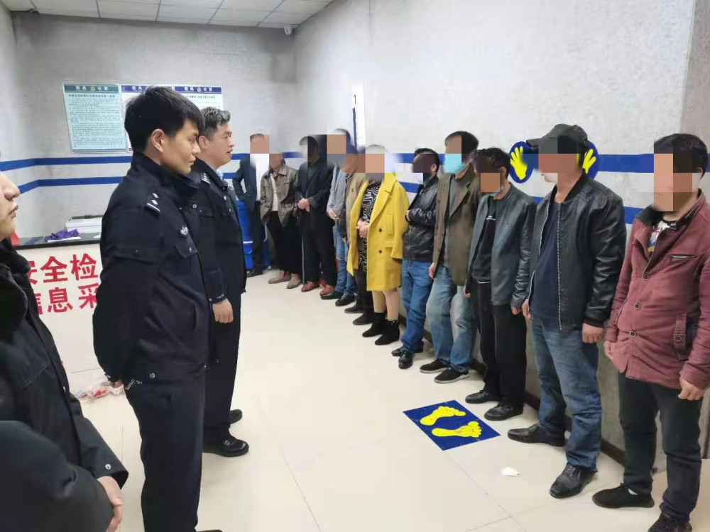 抓的好!湖北团风10人在宾馆被警方"一锅端"