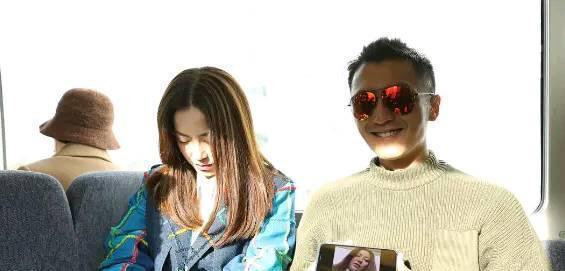 四十八岁的单身母亲霍汶希,才是谢霆锋最宠的人