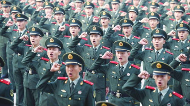 大学生入伍当兵原来有那么多好处?光这2条就是"铁饭碗