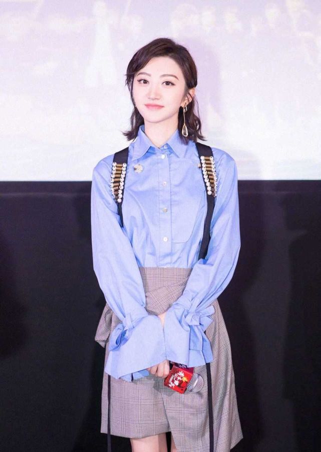 景甜吸睛写真照,少女感十足又不失时尚!
