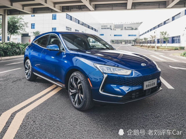 赛力斯sf5四驱远征版,增程式新能源suv车型,一箱油能跑1000公里