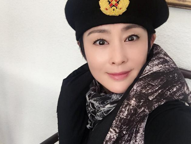 53岁张敏风韵犹存,昔日女神气质依旧,容颜不减当年