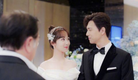 童颜夫妇售后来了!杨紫李现上演世纪婚礼甜蜜拥吻