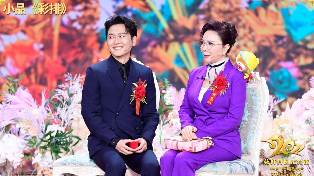 好好笑央视元宵晚会上李雪琴要嫁给孟鹤堂还说王建国是前男友