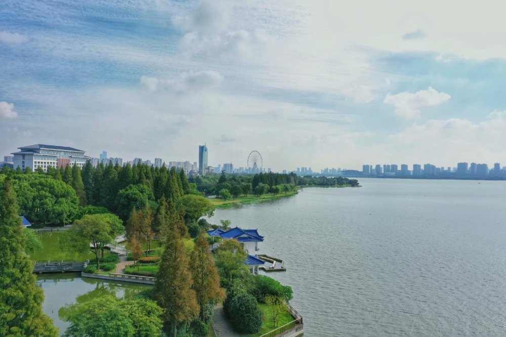 江苏gdp102719_江苏gdp破10万亿图片