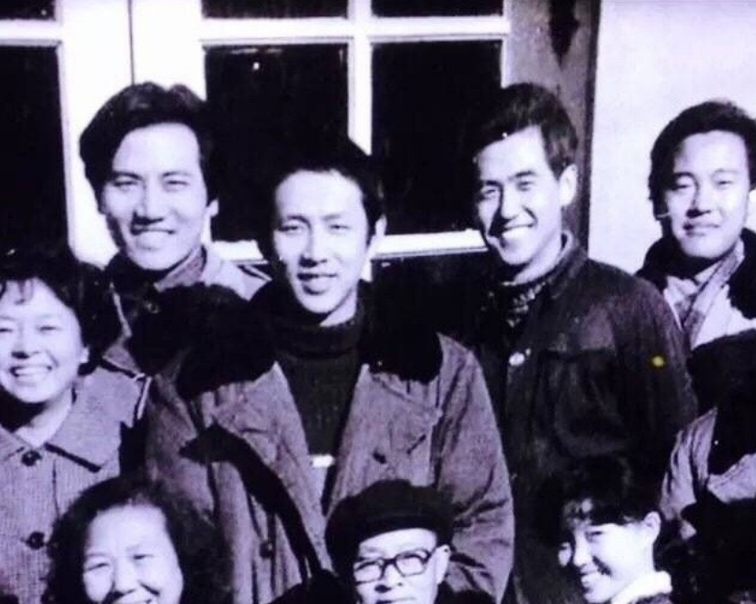 陈道明年轻时旧照曝光,五官深邃似混血,你能认出来吗?