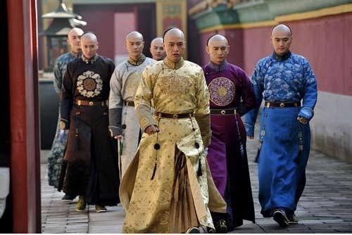 皇二十四子諴亲王胤袐,薨于乾隆三十八年(1763年)皇二十三子郡王衔