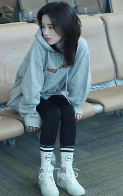 娇小美少女鞠婧祎,瘦小女孩都来学学穿搭