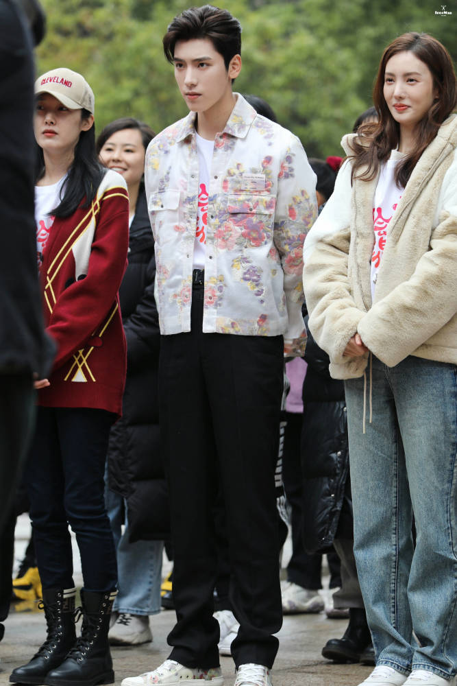 金晨和王子异主演《不会恋爱的我们》今日开机,好期待