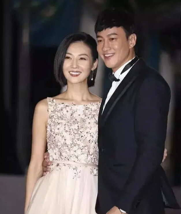 何润东:三次表白孙俪被拒,最终低调娶初中学历柜姐为妻!颜值不输明星!