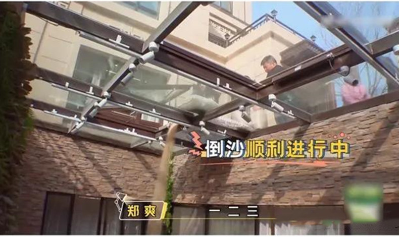 下沉式庭院正确封顶方式:网友用电动开合屋顶玩出花样