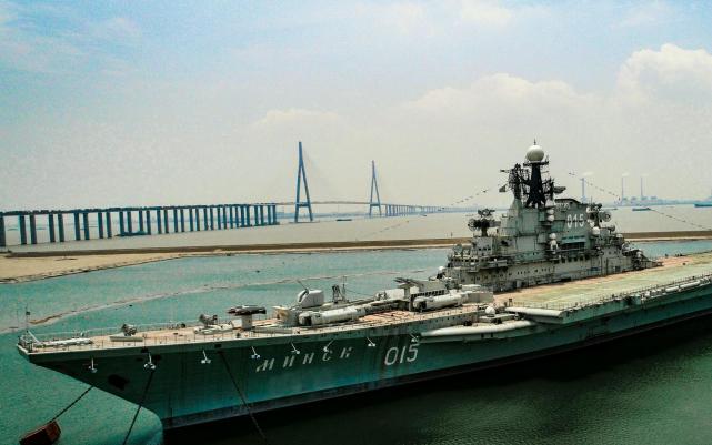 墨尔本号 航母回到中国一共花费了将近一个亿的美金,因为"瓦良格号"