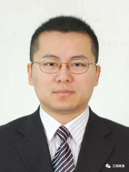 03弋阳县委副书记,县长 吴华简历 吴华,男,1975年7月出生,江西婺源人