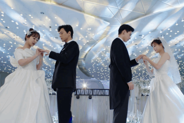 童颜夫妇世纪婚礼花絮,谁注意李现看杨紫的眼神,糖分都溢出屏幕了!