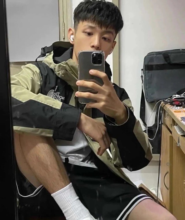 网红乐仔复出后视频点赞量超百万,阳光帅气,如今的他越来越红