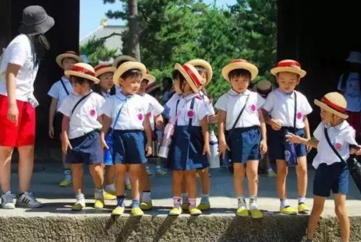 我国人口出生率低迷_我国人口出生率图(3)