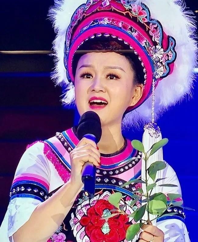 骄傲桑植县新阶联会员李红艳荣获央视星光大道周冠军