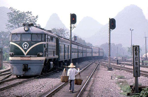 老照片 1988年的老火车 满满的都是回忆