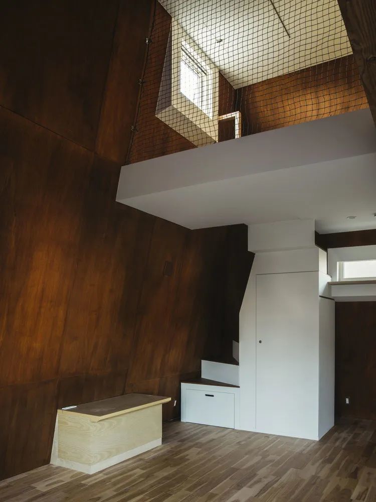 独立住宅建筑设计:日本东京大跃层小屋/案例