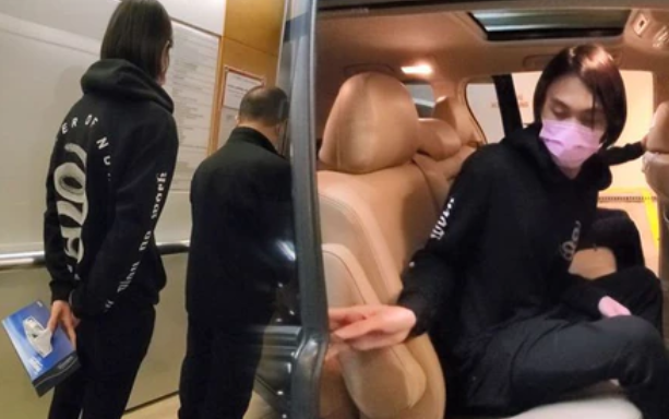 吴孟达追思会于昨晚举行，王晶、汪明荃等众多知名明星含泪悼念，现场这幕太催泪（视频/组图） - 9