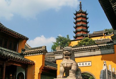 江苏有个镇江城,山水历史相拥千年,金山寺就在这里!