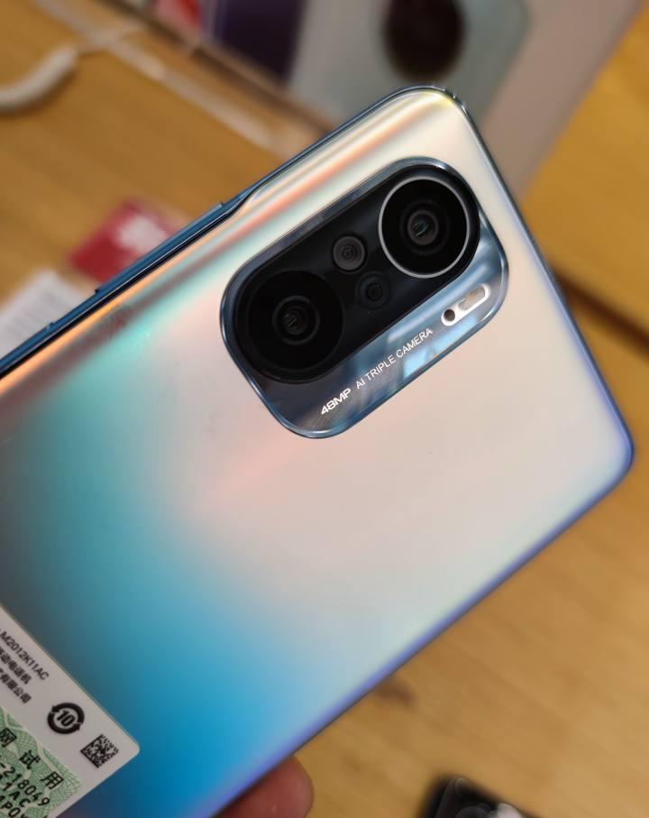 redmi k40 系列外观体验:晴雪好看,其他一般
