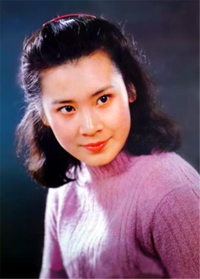 仅有大专学历的肖雄,享受"正军级"待遇,62岁单身把生活过成诗