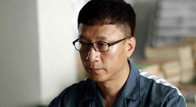 孙红雷走红后弃大11岁丁嘉丽,勇追巩俐,今娶小15岁娇妻成功洗白