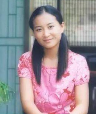 贾丹放弃大学和婚礼全力供养贾玲9年贾玲成名后为她买房买车