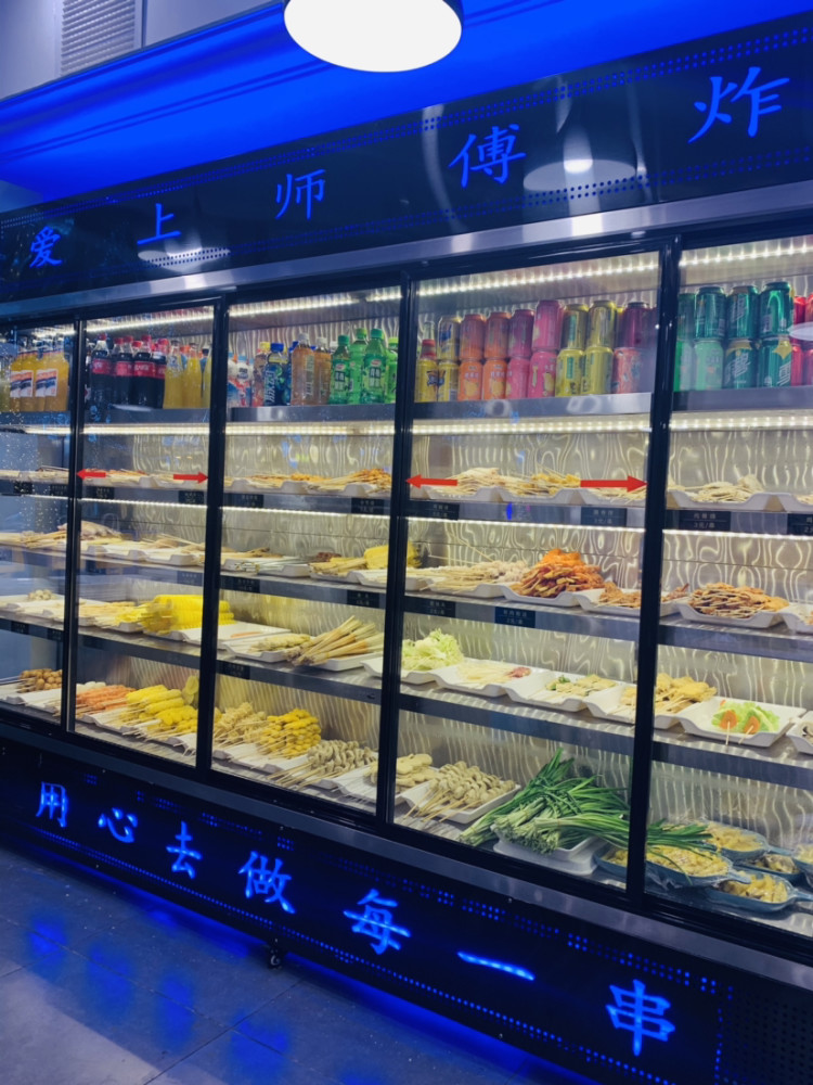 万达新开的炸串店