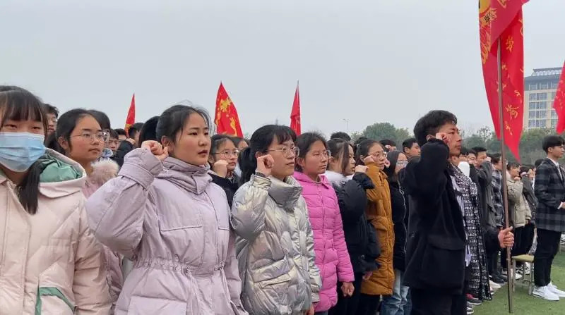 奋战百日,成就辉煌——镇平县一高中隆重举行2021届高考百日誓师活动